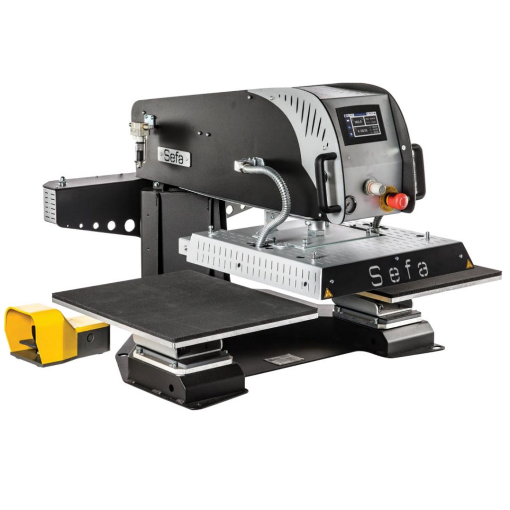 En helautomatisk press med dubbla plattor och swing från SEFA.
